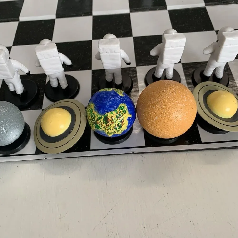 RICO/TAG EXPRESS UNIQE SPACE CHESS BOARD GAME 2001 COMPLETE SET
